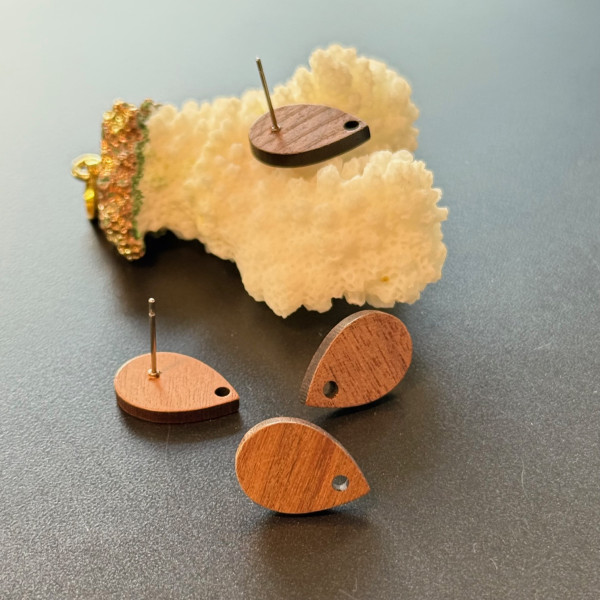 Boucles d’oreilles Puce Goutte 17x11 mm – Bois – Sans embouts