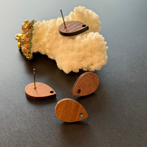Boucles d’oreilles Puce Goutte 17x11 mm – Bois – Sans embouts