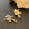 Pendentifs Tortue 24mm – Résine Émaillée & Métal Doré