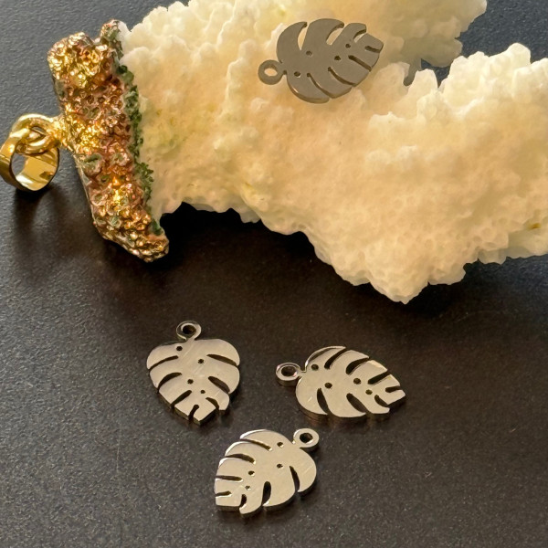 Pendentifs Feuille de Montserrat 13 mm – Acier Inoxydable finition ARGENT