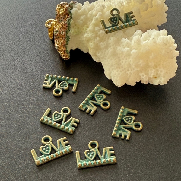 Pendentifs LOVE Patine Ancienne Métal Bronze