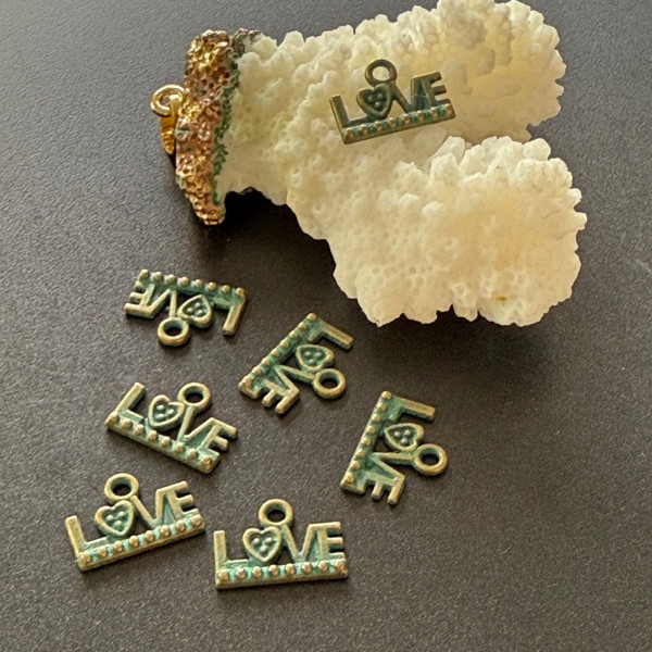 Pendentifs LOVE Patine Ancienne Métal Bronze