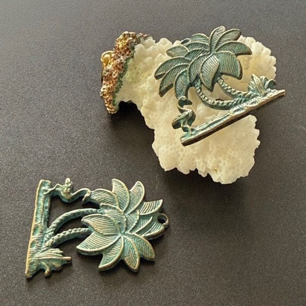 Pendentifs Île avec Palmiers Patine Ancienne Métal Bronze