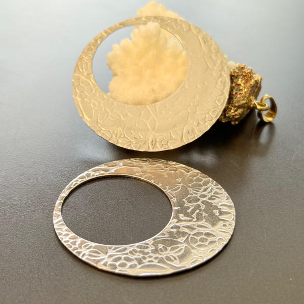 Pendentif Multi-Fleurs Cercle 46 mm – Acier Inoxydable 304 Argenté