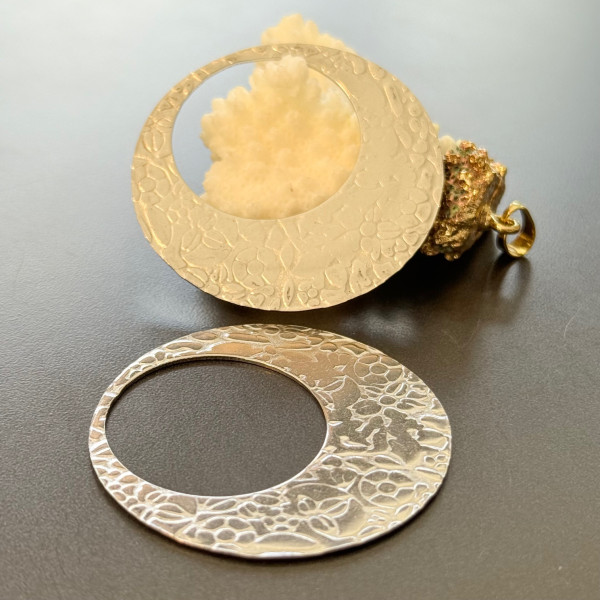 Pendentif Multi-Fleurs Cercle 46 mm – Acier Inoxydable 304 Argenté