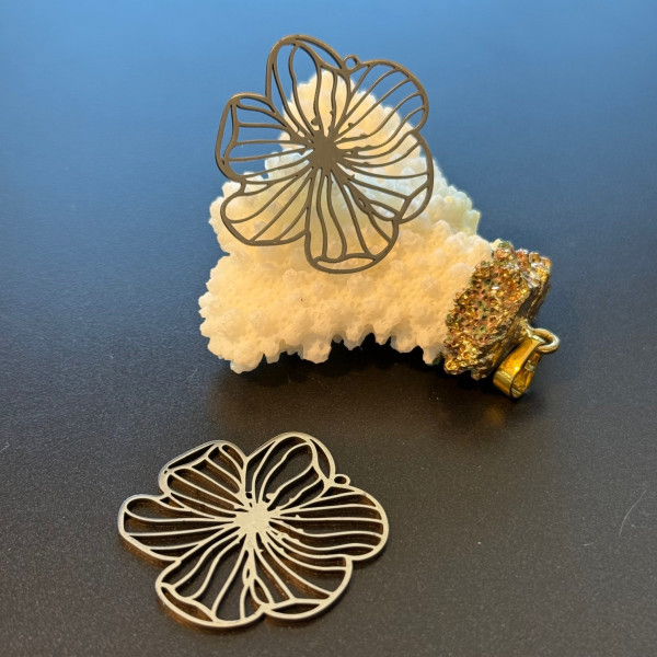 Pendentifs Estampes Fleurs 30 mm – Acier Inoxydable 304 Argenté