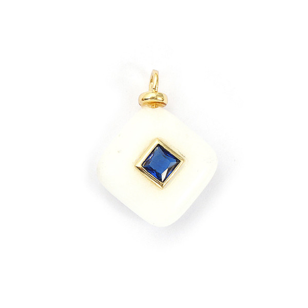 Pendentif Losange Jade Teintée Blanc avec Zircon 21 mm – Laiton Doré à l’Or Fin 18K
