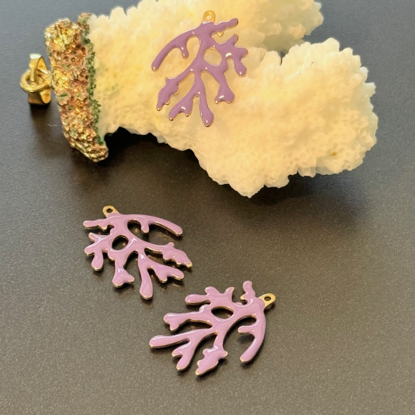 Pendentifs Branche de Corail 20 x 15 mm – Résine Émaillée VIOLET, Laiton Doré