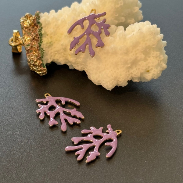 Pendentifs Branche de Corail 20 x 15 mm – Résine Émaillée VIOLET, Laiton Doré
