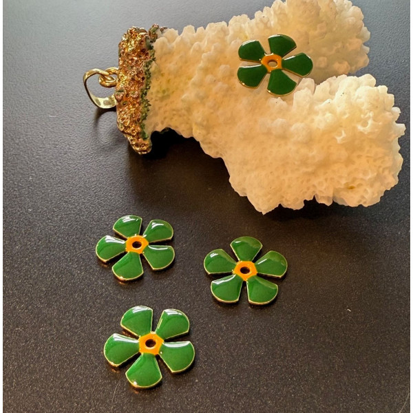 Perles intercalaires Fleur style vintage 13 mm – Résine Émaillée VERT