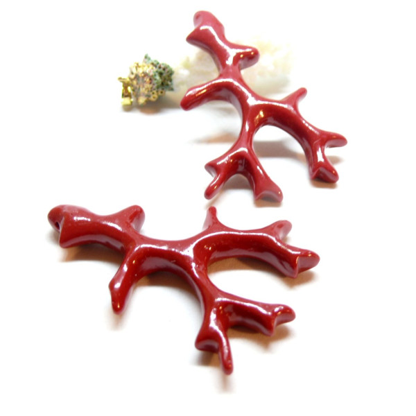 Grand Pendentif Forme Corail 63 mm – Résine Rouge