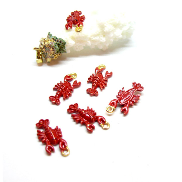Pendentifs écrevisse / homard 21 mm – Résine style émaillé rouge sur base dorée