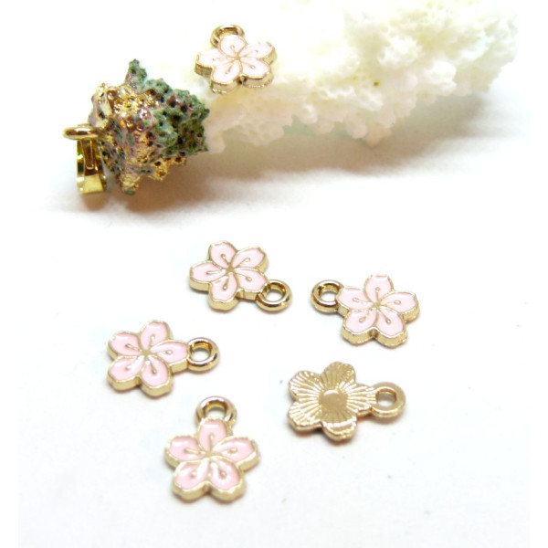 Breloques Fleurs de Sakura 9 mm – Résine Style Émaillé Rose – Base Dorée