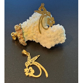 Pendentif avec Bélière Oiseau, Colibri et Fleur d’Hibiscus – Acier Inoxydable 304 Doré à l’Or Fin 18K, Placage Ionique