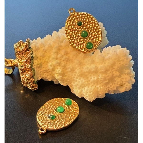 Pendentif Martelé avec Aventurine 23 x 16 mm – Acier Inoxydable 304 Doré