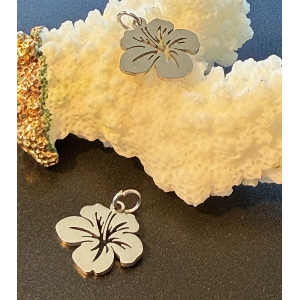 Pendentifs avec anneau – Fleur d’hibiscus 14 mm – Acier inoxydable 304, finition argentée