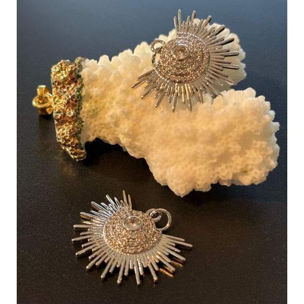 Pendentif – Soleil éventail avec zircon 25 mm – Laiton, Argenté