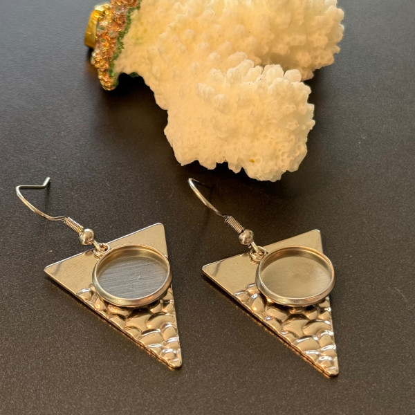 Supports de Boucles d’oreilles Triangle martelé 12 mm – Acier Inoxydable 304 Argenté