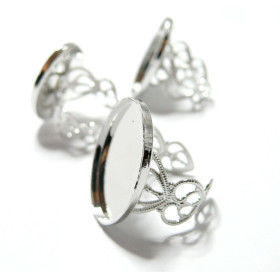 Supports de  bague dentelle cœur 18x25mm Argent platine – Pour cabochon 18x25mm
