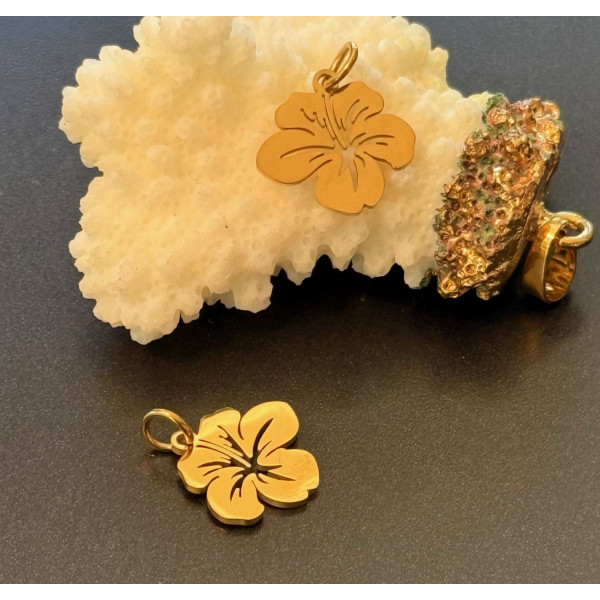 Pendentif avec anneau  Fleur d’Hibiscus 14 mm – Acier Inoxydable 304 Doré à l’Or Fin 18K, Placage Ionique