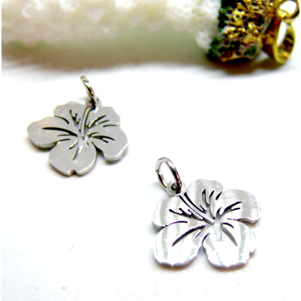 Pendentifs avec anneau – Fleur d’hibiscus 14 mm – Acier inoxydable 304, finition argentée