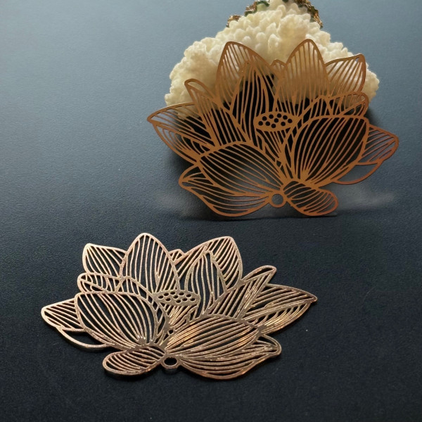 Estampes Pendentifs Filigrane Fleur de Lotus 61mm – Métal Doré