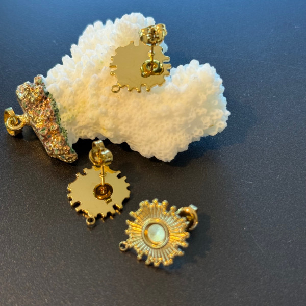 Puces d’Oreilles Soleil Art Déco avec Anneau d’Attache – Acier Inoxydable Doré à l’Or Fin 14K, Placage Ionique