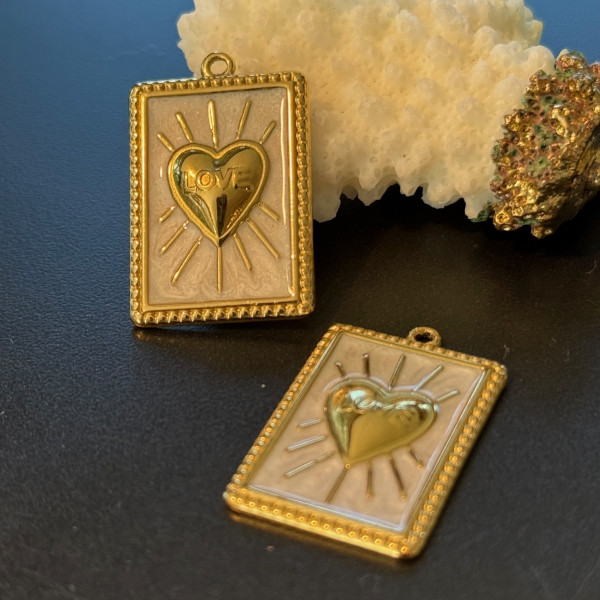 Pendentif Rectangle Love avec Cœur en Résine – Acier Inoxydable 304 Doré à l’or fin 18K, Placage IONIQUE
