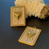 Pendentif Rectangle Love avec Cœur en Résine – Acier Inoxydable 304 Doré à l’or fin 18K, Placage IONIQUE