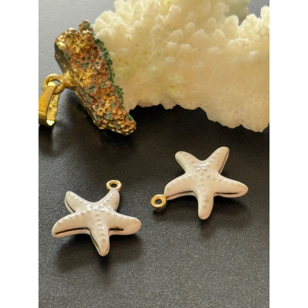 Pendentif Étoile de Mer style résine emaillé Blanc 16mm – Acier Inoxydable 304 Doré à l’Or Fin 18K