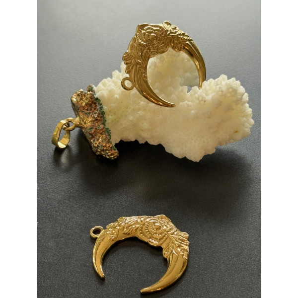 Pendentif Lune avec Fleurs 30 mm – Acier Inoxydable Doré à l'or fin 18K, IONIQUE