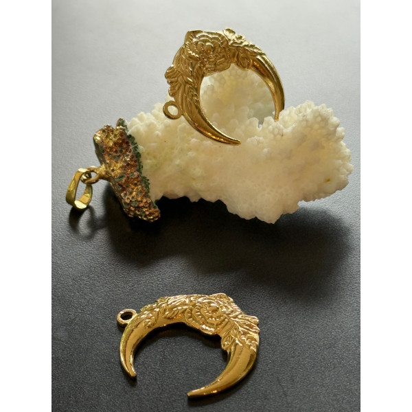 Pendentif Lune avec Fleurs 30 mm – Acier Inoxydable Doré à l'or fin 18K, IONIQUE