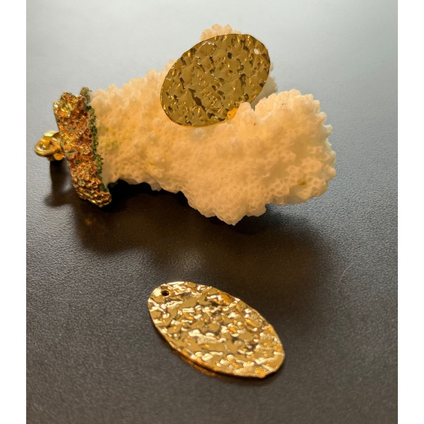 Pendentifs Ovales Martelés 27 mm – Acier Inoxydable Doré à l’Or Fin 24K