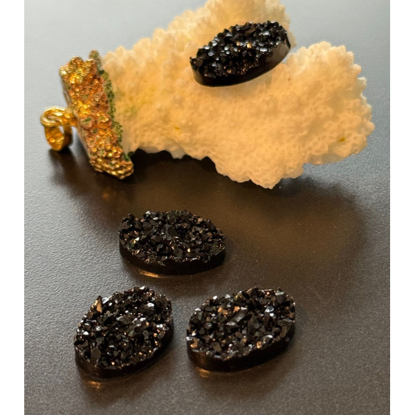 Cabochons Druzy Ovale Plat Noir 13x18mm – Résine