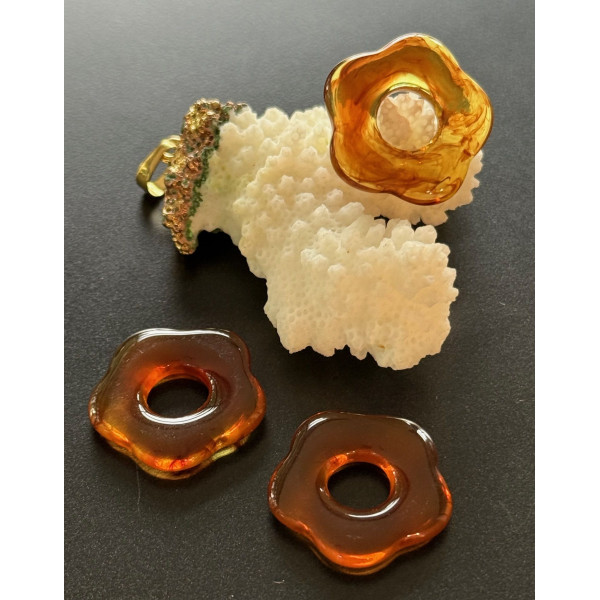 Pendentifs Fleur Résine Acrylique 25mm – Marbré Ambre