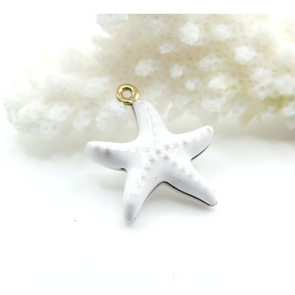 Pendentif Étoile de Mer style résine emaillé Blanc 16mm – Acier Inoxydable 304 Doré à l’Or Fin 18K