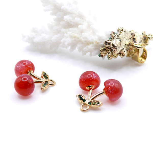 Pendentif Cerise 18 mm en Résine – Acier Inoxydable 304 Doré
