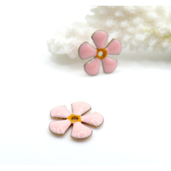 Perles intercalaires Fleur style vintage 13 mm – Résine Émaillée Rose Clair