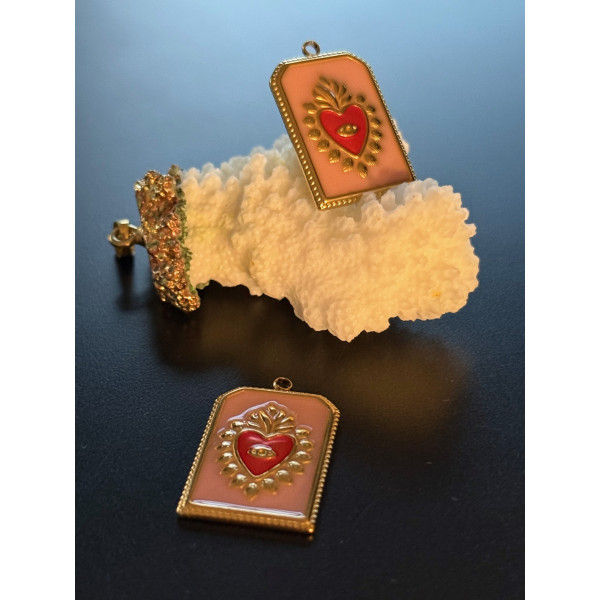 Pendentif Rectangle Cœur Ex Voto 28mm, résine émaillée – Acier Inoxydable 304 Doré à l’or fin 18K, Placage IONIQUE