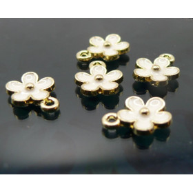 Pendentifs Fleur 10mm Émaillé Blanc – Métal Doré
