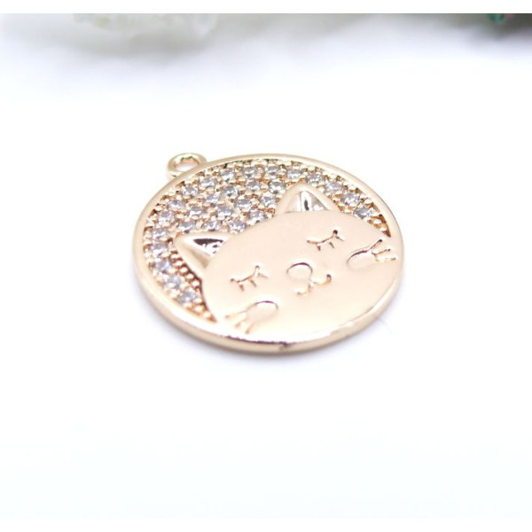 Pendentif Chat 18x16mm – Cuivre Doré à l'or fin 18KT & Strass