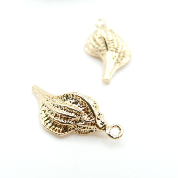 Pendentifs Coquillage 23 mm – Laiton Doré à l’or fin 18K