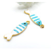 Pendentifs Poisson Rayé 26mm – Résine Émaillée Bleu Ciel & Métal Placage Doré