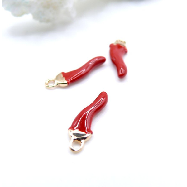 Pendentifs Chili Piment Rouge 15mm – Résine Émaillée & Métal Doré