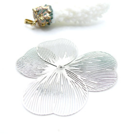 Estampes Pendentif Fleurs Filigrane 50mm Argenté