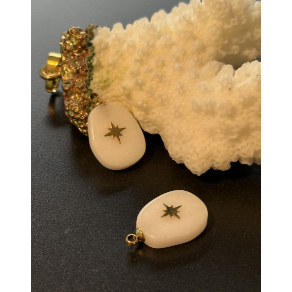 Pendentif avec etoile Jade Teintée Blanc 18 mm – Acier Inoxydable 304 Doré