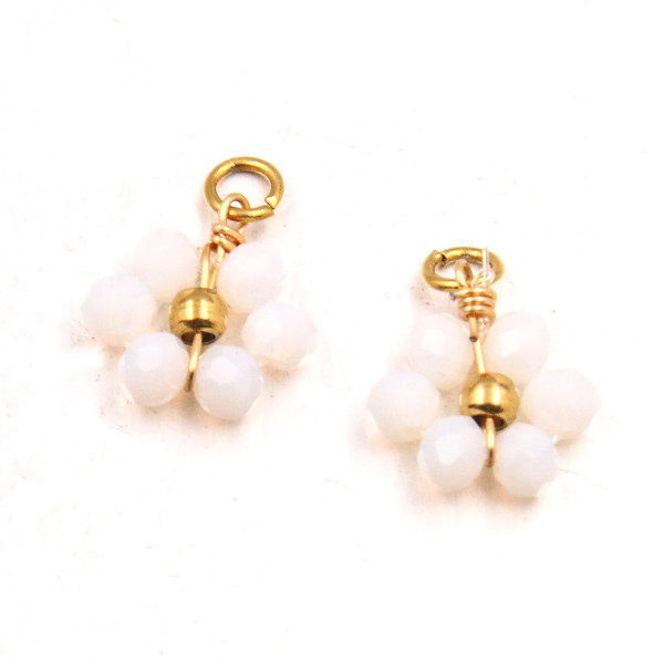 Pendentifs avec anneau Fleur avec Perles Blanche – Acier Inoxydable Doré IONIQUE