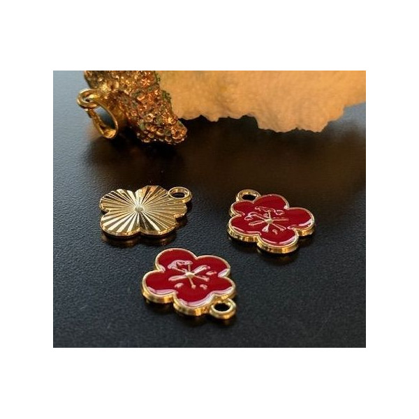 Pendentifs Fleur 18 mm – Résine Émaillée Rouge sur métal Doré