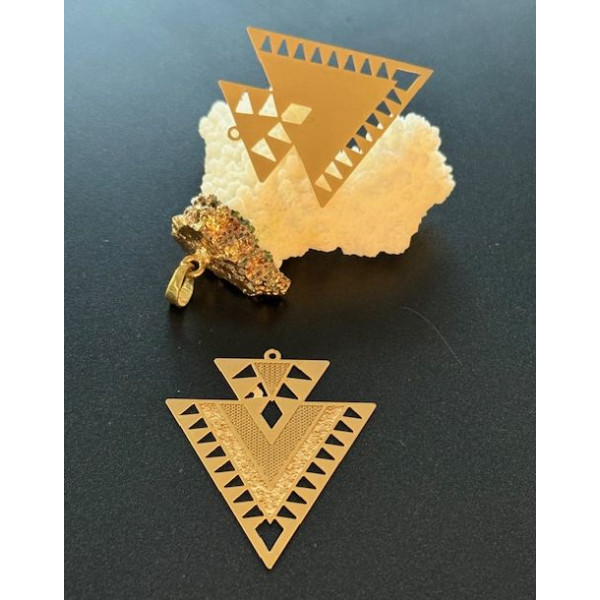 H11S079105 – Lot de 1 ou 2 Pendentifs estampes Double Triangle 45 mm – Acier inoxydable 304 Doré