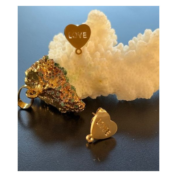 Boucles d'oreilles Puces LOVE 11mm avec trou – Acier Inoxydable 304 Doré Placage Ionique